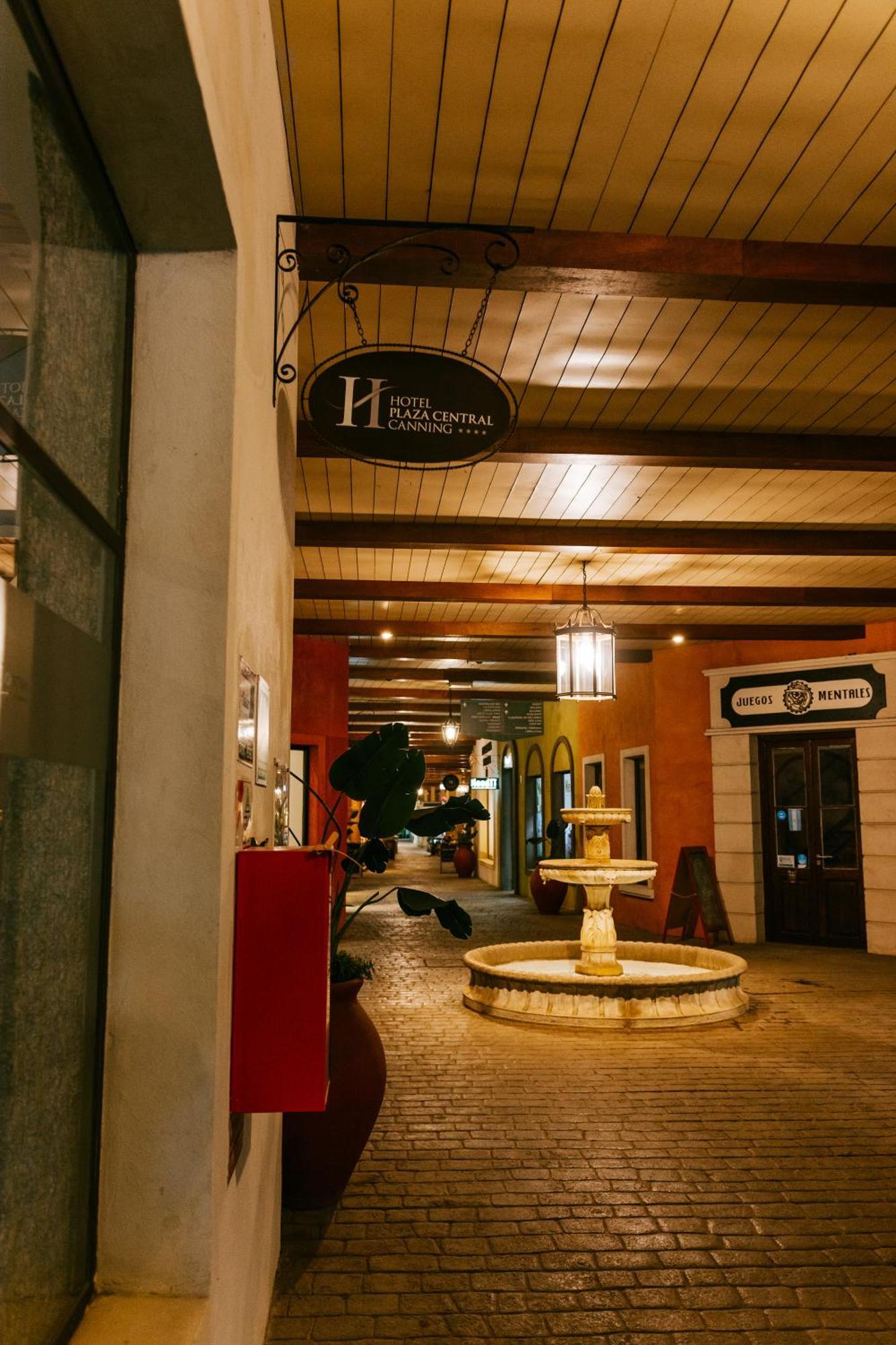 Plaza Canning